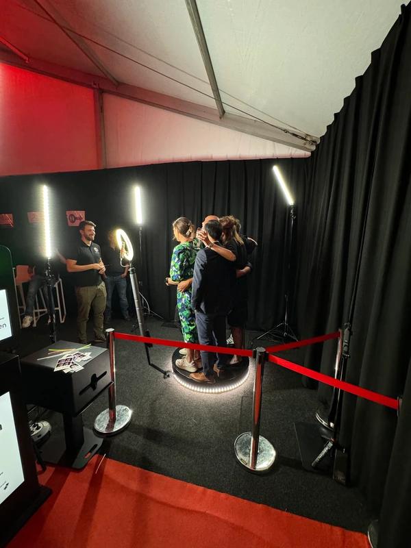 360 videobooth with host